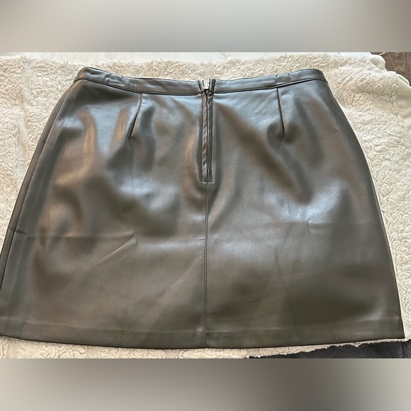 Mango faux leather skirt size M - Picture 5 of 9